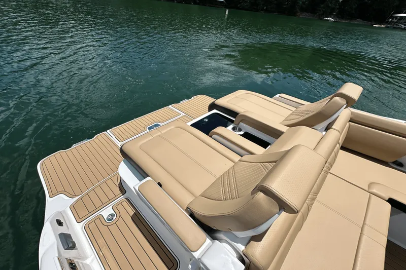 Slide: The Image of Sea Ray SDX 290 2026 - 36