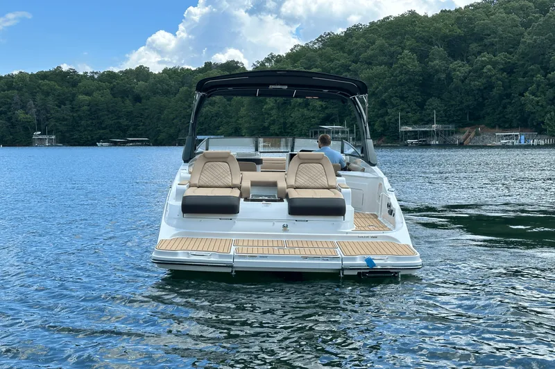 Slide: The Image of Sea Ray SDX 290 2026 - 4