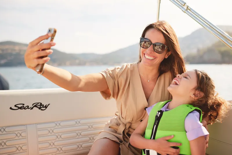 Slide: The Image of Sea Ray SPX 210 2025 - 5