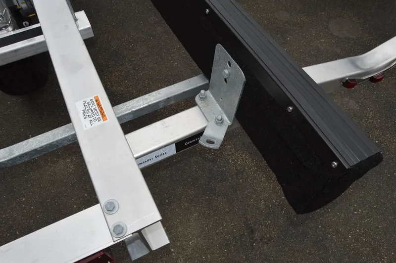 Slide: The Image of Venture Trailers Aluminum Tandem Axle Commander Series COM-8100 2026 - 14