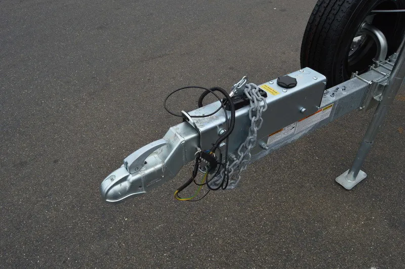 Slide: The Image of Venture Trailers Aluminum Tandem Axle Commander Series COM-8100 2026 - 2