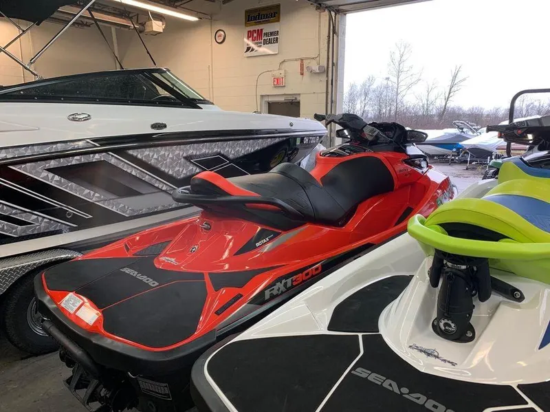 Slide: The Image of Sea-Doo RXT 300 2017 - 4