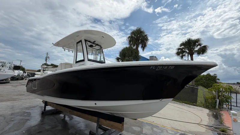 Slide: The Image of Sea Hunt ULTRA 239 SE 2022 - 13
