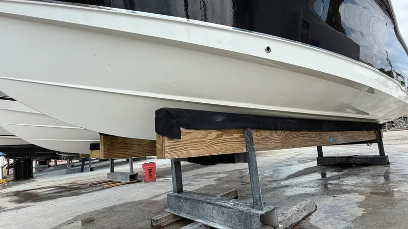 Slide: The Image of Sea Hunt ULTRA 239 SE 2022 - 14