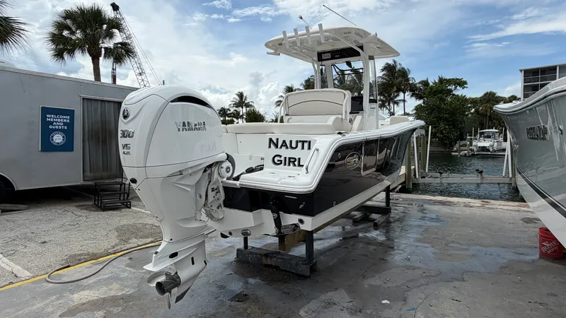 Slide: The Image of Sea Hunt ULTRA 239 SE 2022 - 16