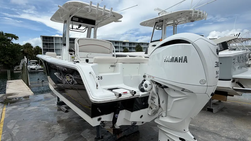 Slide: The Image of Sea Hunt ULTRA 239 SE 2022 - 17