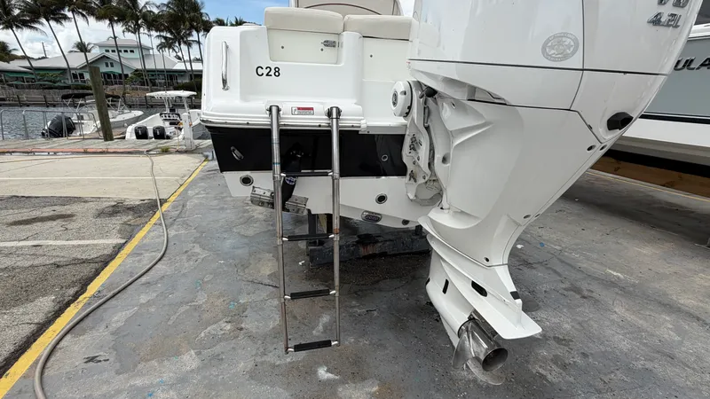 Slide: The Image of Sea Hunt ULTRA 239 SE 2022 - 18