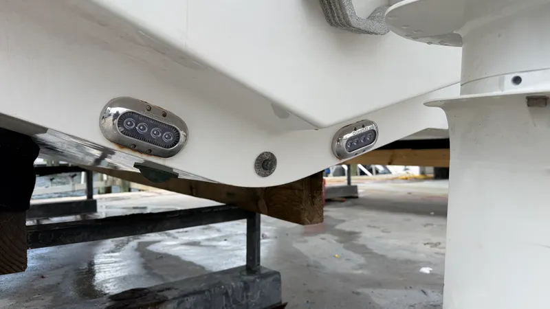Slide: The Image of Sea Hunt ULTRA 239 SE 2022 - 24