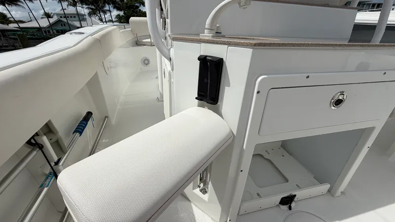 Slide: The Image of Sea Hunt ULTRA 239 SE 2022 - 38