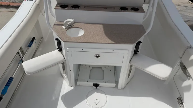 Slide: The Image of Sea Hunt ULTRA 239 SE 2022 - 39