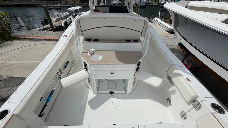 Slide: The Image of Sea Hunt ULTRA 239 SE 2022 - 40