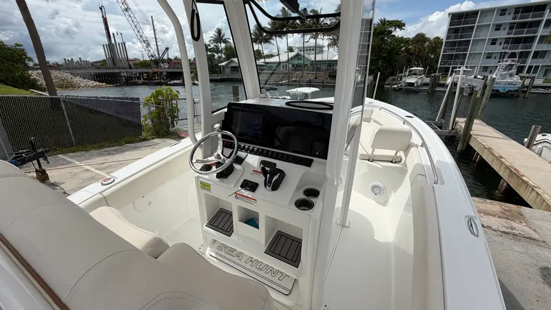Slide: The Image of Sea Hunt ULTRA 239 SE 2022 - 43