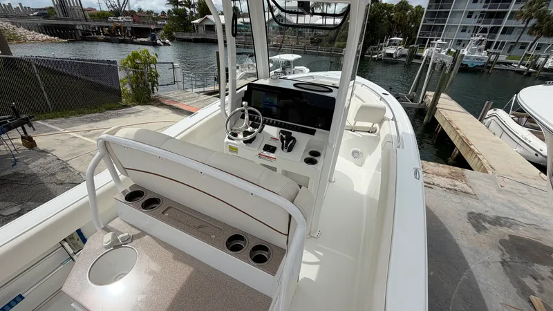 Slide: The Image of Sea Hunt ULTRA 239 SE 2022 - 44