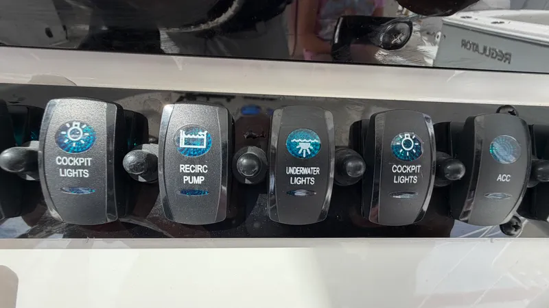 Slide: The Image of Sea Hunt ULTRA 239 SE 2022 - 47