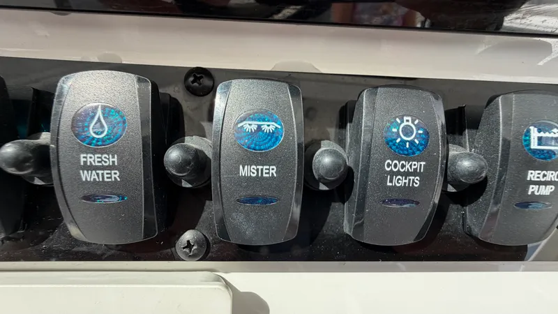 Slide: The Image of Sea Hunt ULTRA 239 SE 2022 - 49