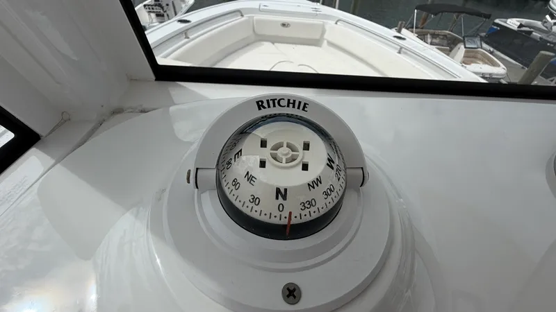 Slide: The Image of Sea Hunt ULTRA 239 SE 2022 - 56