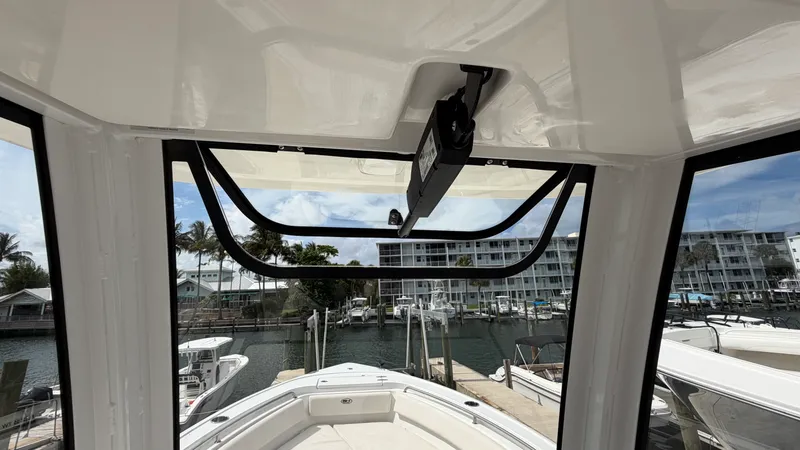 Slide: The Image of Sea Hunt ULTRA 239 SE 2022 - 59