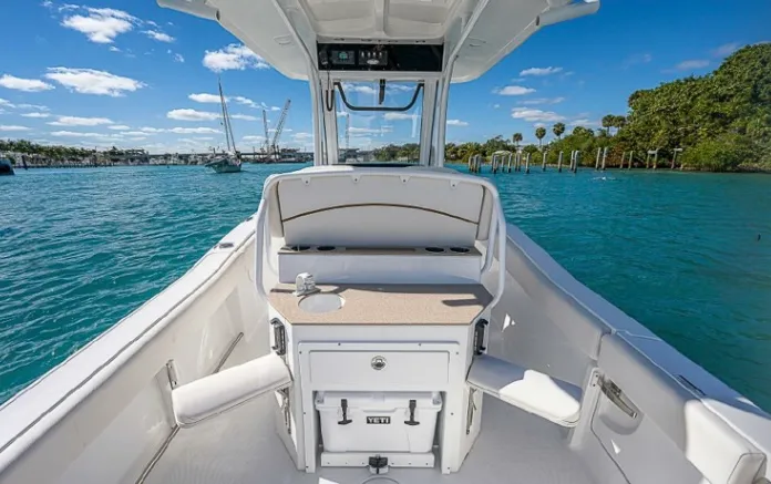 Slide: The Image of Sea Hunt ULTRA 239 SE 2022 - 6
