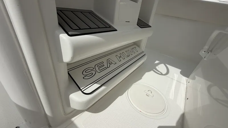 Slide: The Image of Sea Hunt ULTRA 239 SE 2022 - 62