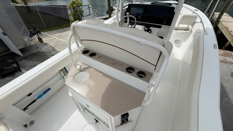 Slide: The Image of Sea Hunt ULTRA 239 SE 2022 - 72