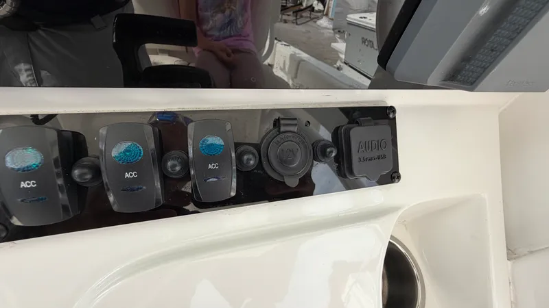 Slide: The Image of Sea Hunt ULTRA 239 SE 2022 - 74