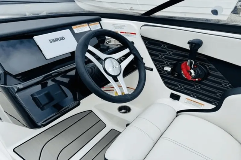 Slide: The Image of Sea Ray 19 SPX 2024 - 4