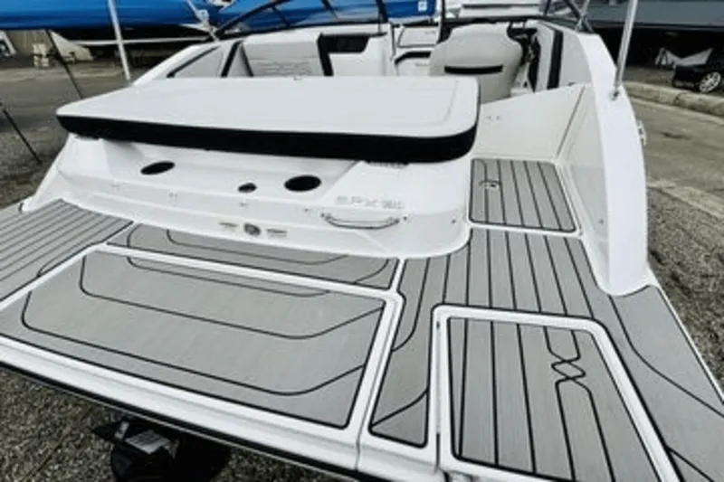 Slide: The Image of Sea Ray 19 SPX 2024 - 5