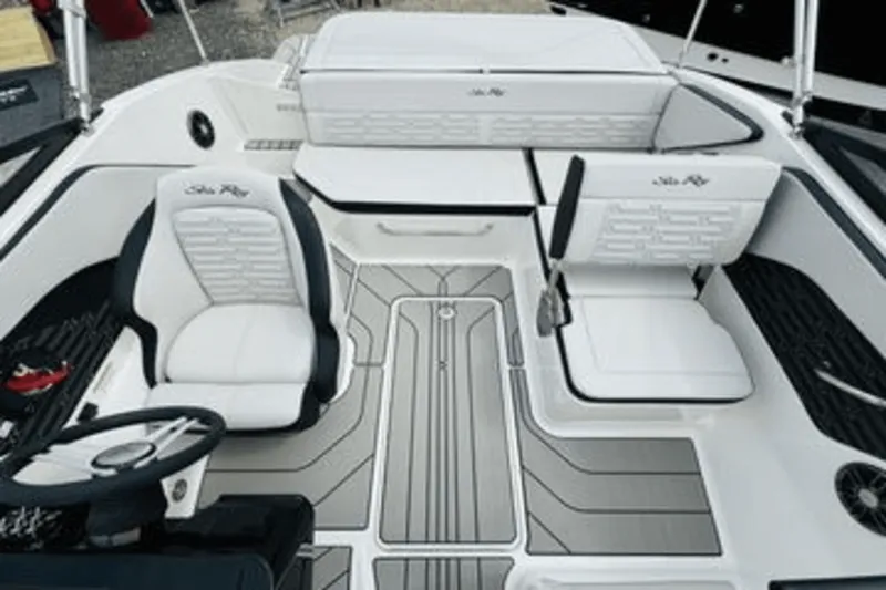 Slide: The Image of Sea Ray 19 SPX 2024 - 7