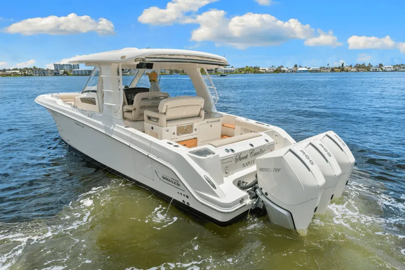 Slide: The Image of Boston Whaler 350 REALM 2021 - 14