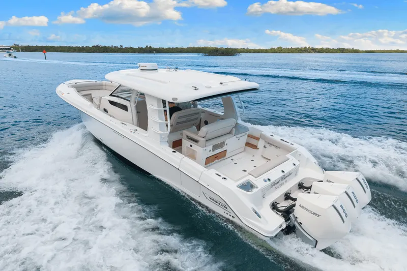 Slide: The Image of Boston Whaler 350 REALM 2021 - 15