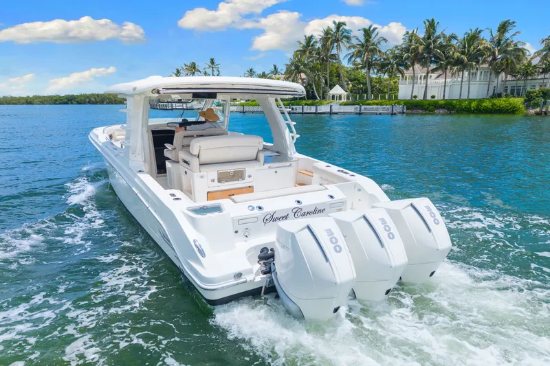 Slide: The Image of Boston Whaler 350 REALM 2021 - 16