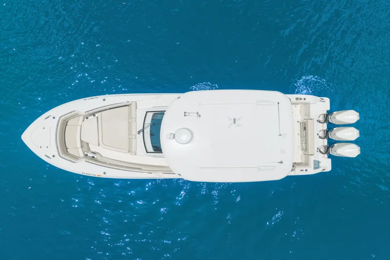 Slide: The Image of Boston Whaler 350 REALM 2021 - 19