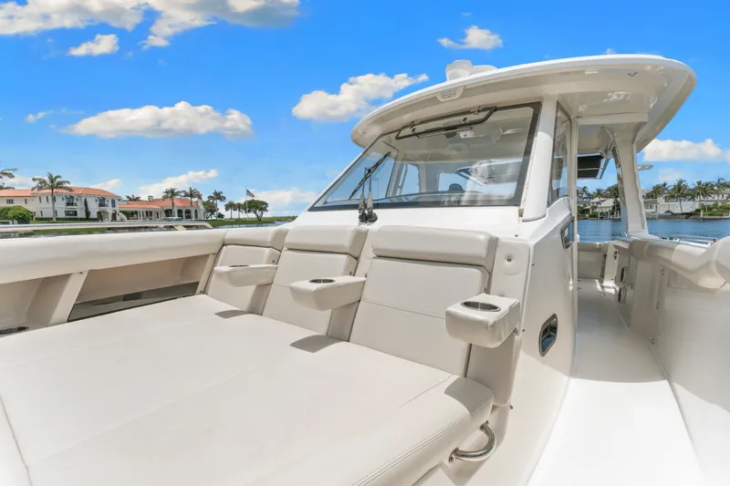 Slide: The Image of Boston Whaler 350 REALM 2021 - 22