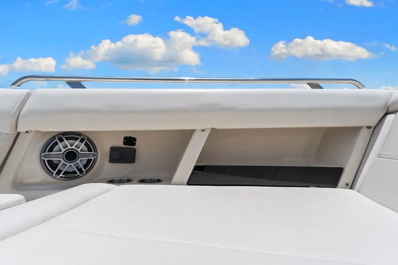 Slide: The Image of Boston Whaler 350 REALM 2021 - 23