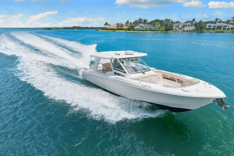 Slide: The Image of Boston Whaler 350 REALM 2021 - 3
