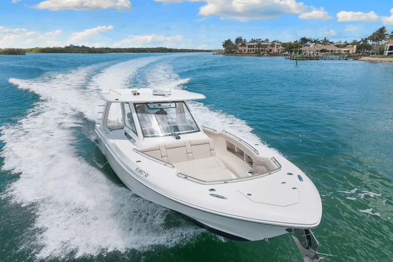 Slide: The Image of Boston Whaler 350 REALM 2021 - 4