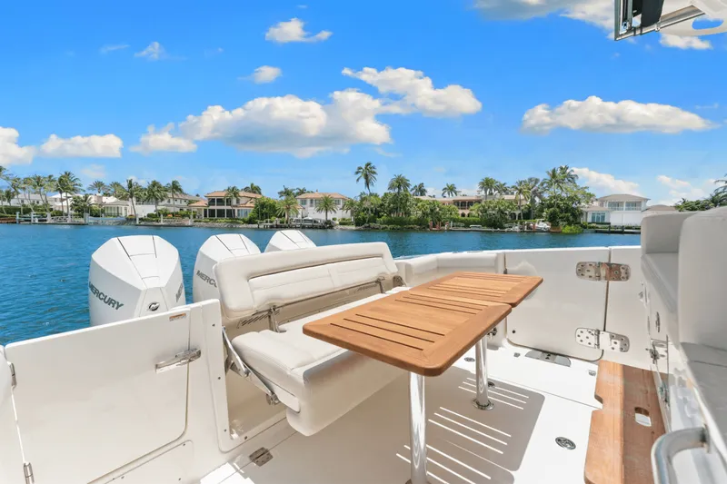 Slide: The Image of Boston Whaler 350 REALM 2021 - 44