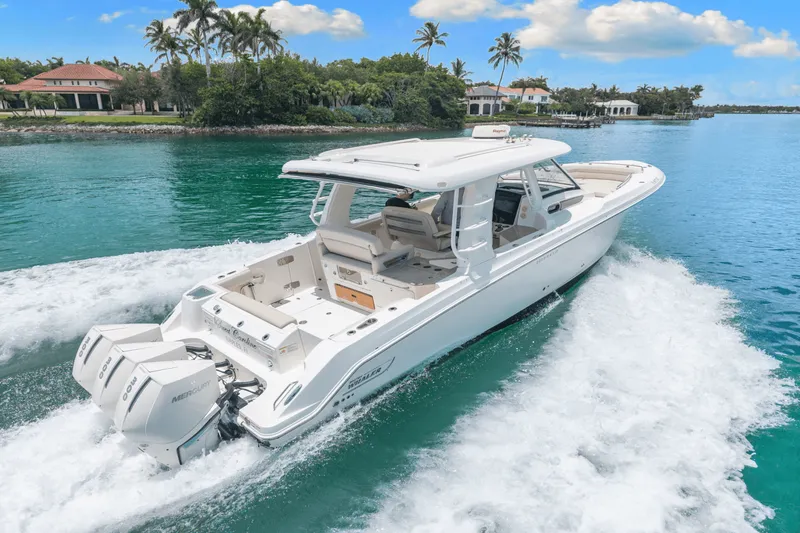 Slide: The Image of Boston Whaler 350 REALM 2021 - 5