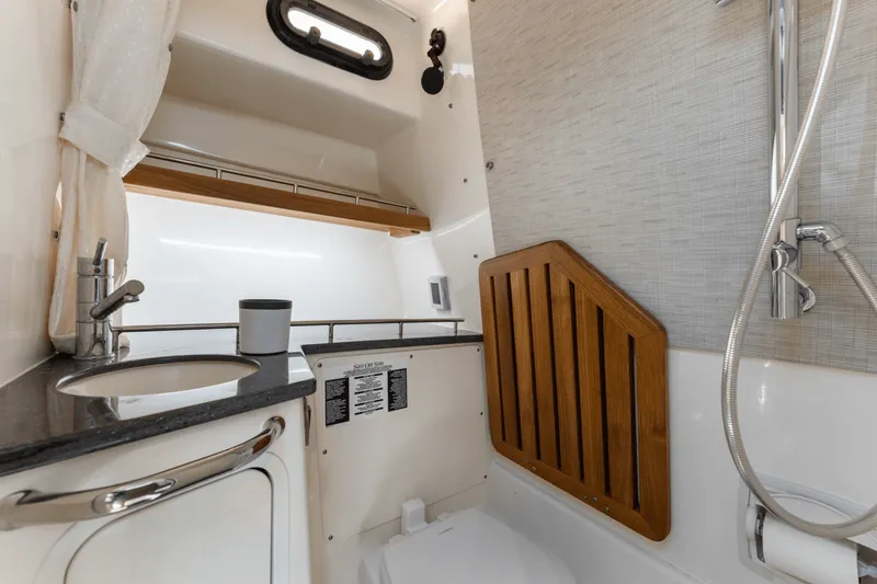 Slide: The Image of Boston Whaler 350 REALM 2021 - 52