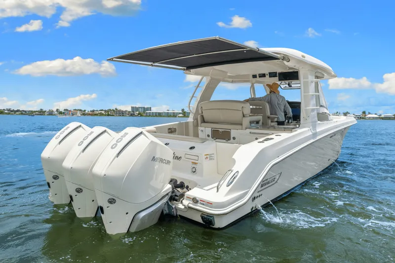Slide: The Image of Boston Whaler 350 REALM 2021 - 7