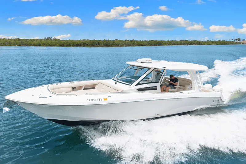 Slide: The Image of Boston Whaler 350 REALM 2021 - 8