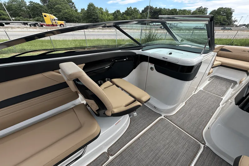 Slide: The Image of Sea Ray SLX 260 2026 - 13