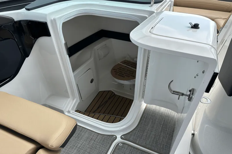 Slide: The Image of Sea Ray SLX 260 2026 - 14