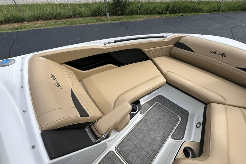 Slide: The Image of Sea Ray SLX 260 2026 - 15
