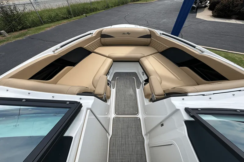 Slide: The Image of Sea Ray SLX 260 2026 - 17