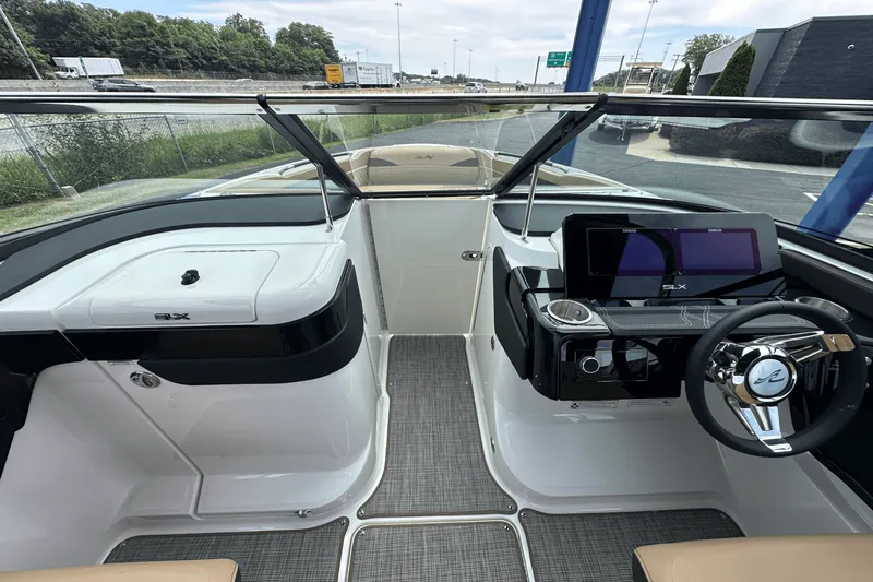 Slide: The Image of Sea Ray SLX 260 2026 - 19