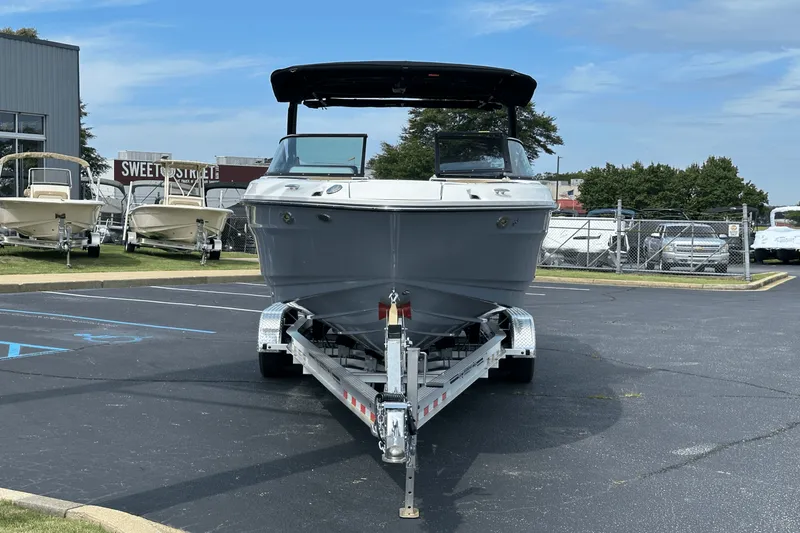 Slide: The Image of Sea Ray SLX 260 2026 - 4