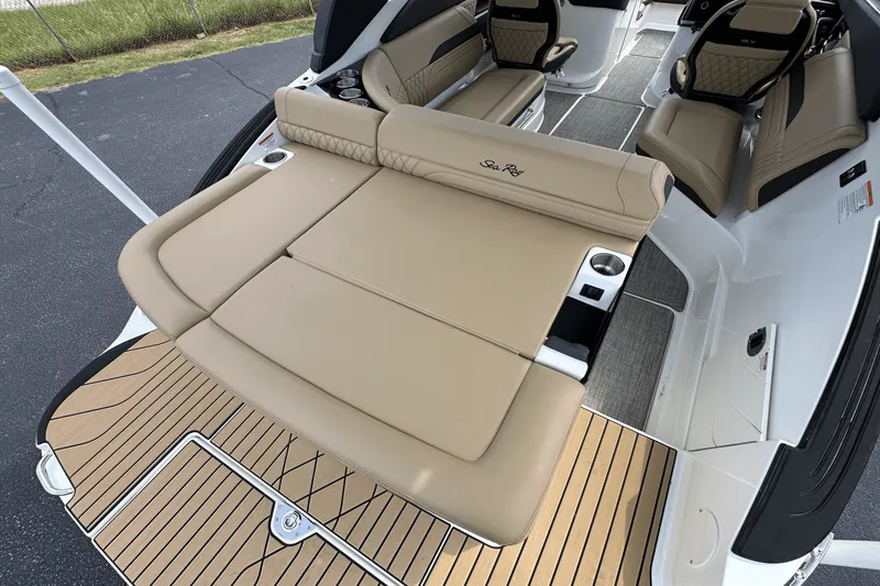 Slide: The Image of Sea Ray SLX 260 2026 - 6