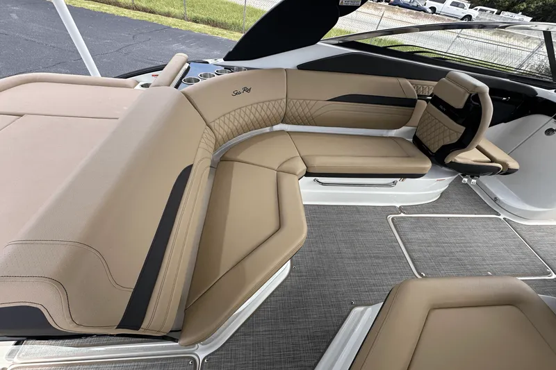 Slide: The Image of Sea Ray SLX 260 2026 - 9