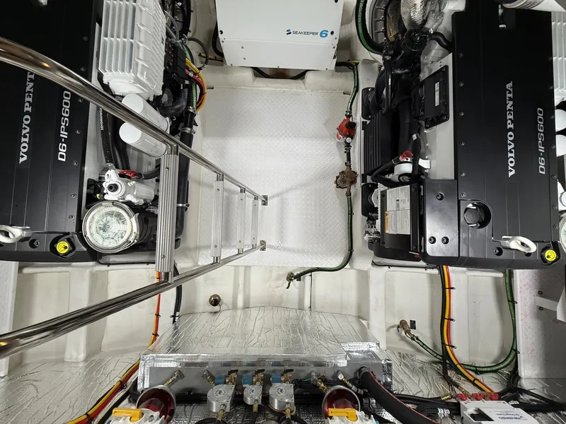 Slide: The Image of Cruisers Yachts 46 Cantius 2026 - 12